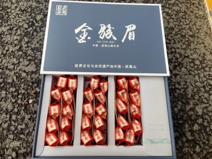 ชาจินจุนเมีย เป็นสาขาของชาดําในเชียงแสน ที่มีต้นกําเนิดจากหมู่บ้านตองมู, เมืองวูยซาน, จังหวัดฟูจิอัน