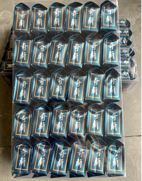 ใบคิ้วสีเงินคือ Lapsang Souchong ผลิตภัณฑ์เทคโนโลยีใหม่ ระบบควบคุมสําหรับชาของปลายต้นชาป่า